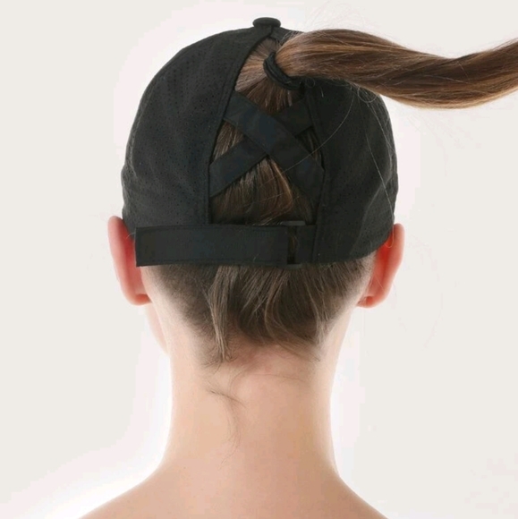 NEW! BLACK pony tail hat - Picture 3 of 5